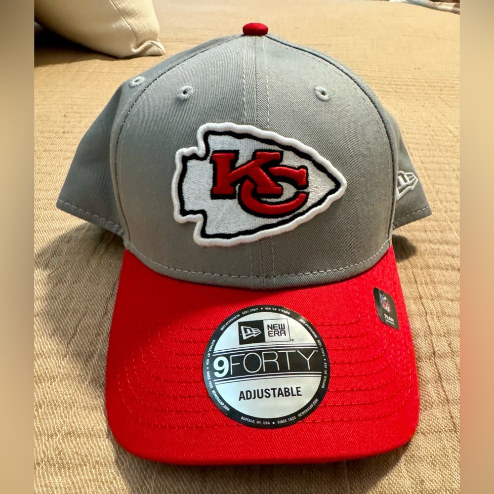 Kansas City Chiefs New Era 9forty Gray And Red Mens SnapBack Hat. NWT